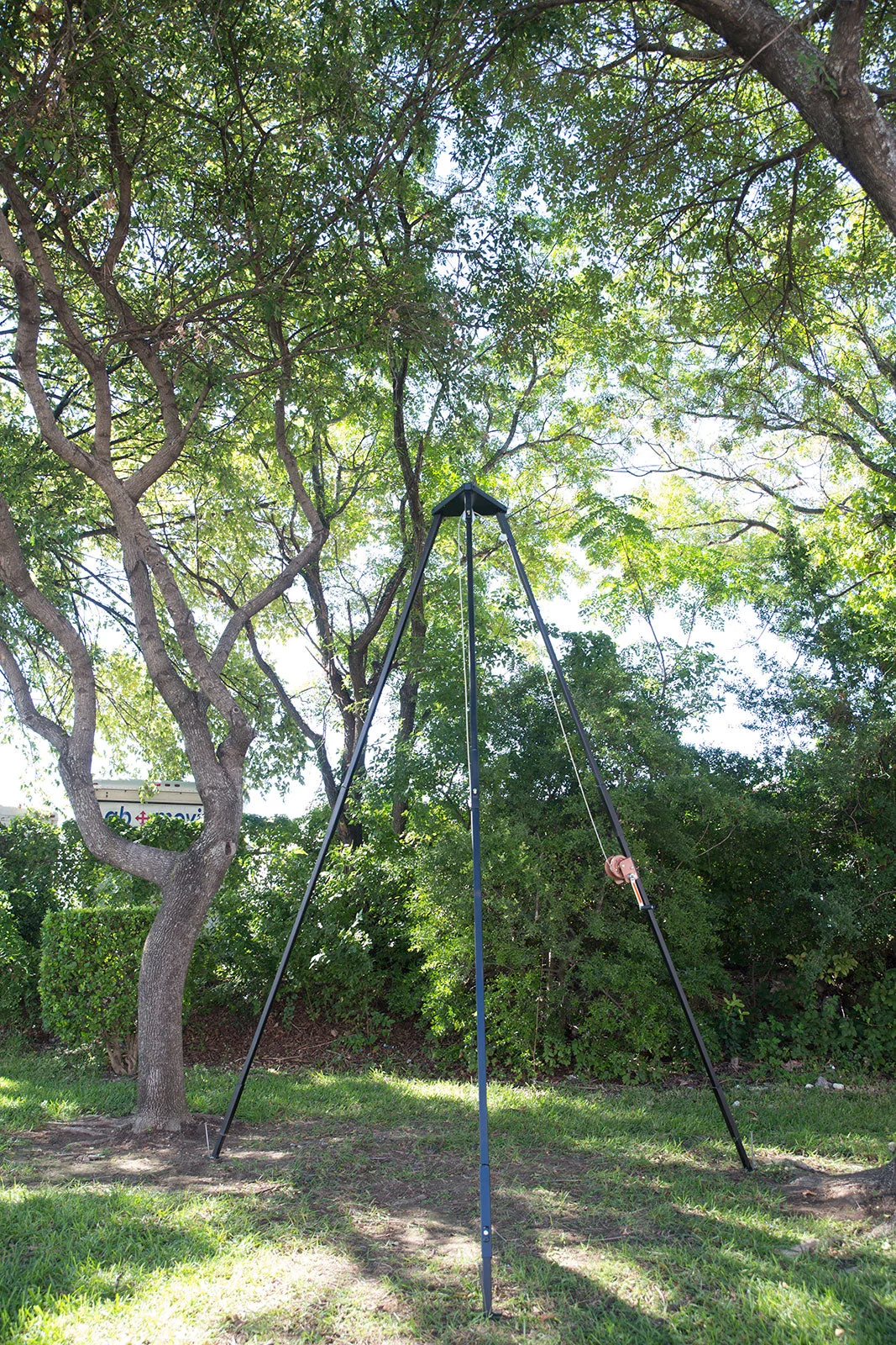 Sweeney Feeders Scatter Feeder with Tripod - Image 5