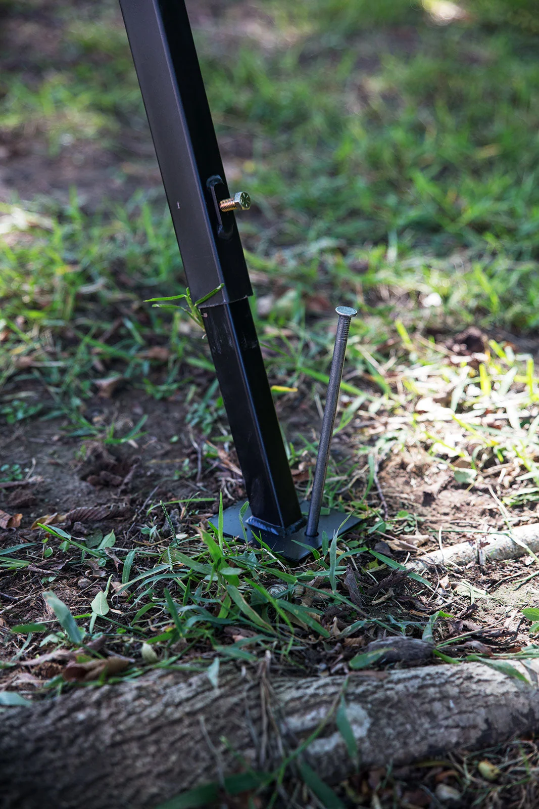 Sweeney Feeders Scatter Feeder with Tripod - Image 7