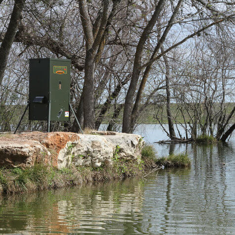 Texas Hunter Lake & Pond Directional Fish Feeder with Adjustable Legs, 175 lb. Capacity - Image 9