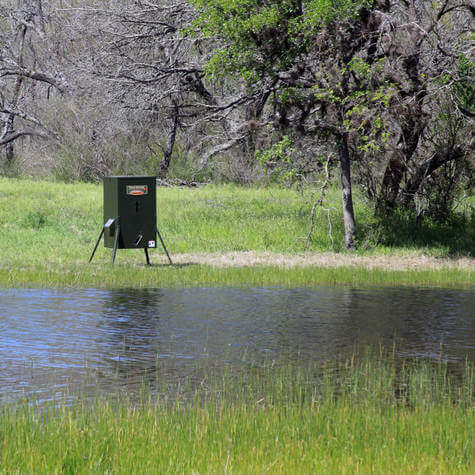 Texas Hunter Lake & Pond Directional Fish Feeder with Adjustable Legs, 250 lb. Capacity - Image 12