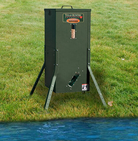 Texas Hunter Fish Feeder - 70 lb Fish Feed/125 lb Corn Capacity – Adjustable Legs - Image 6