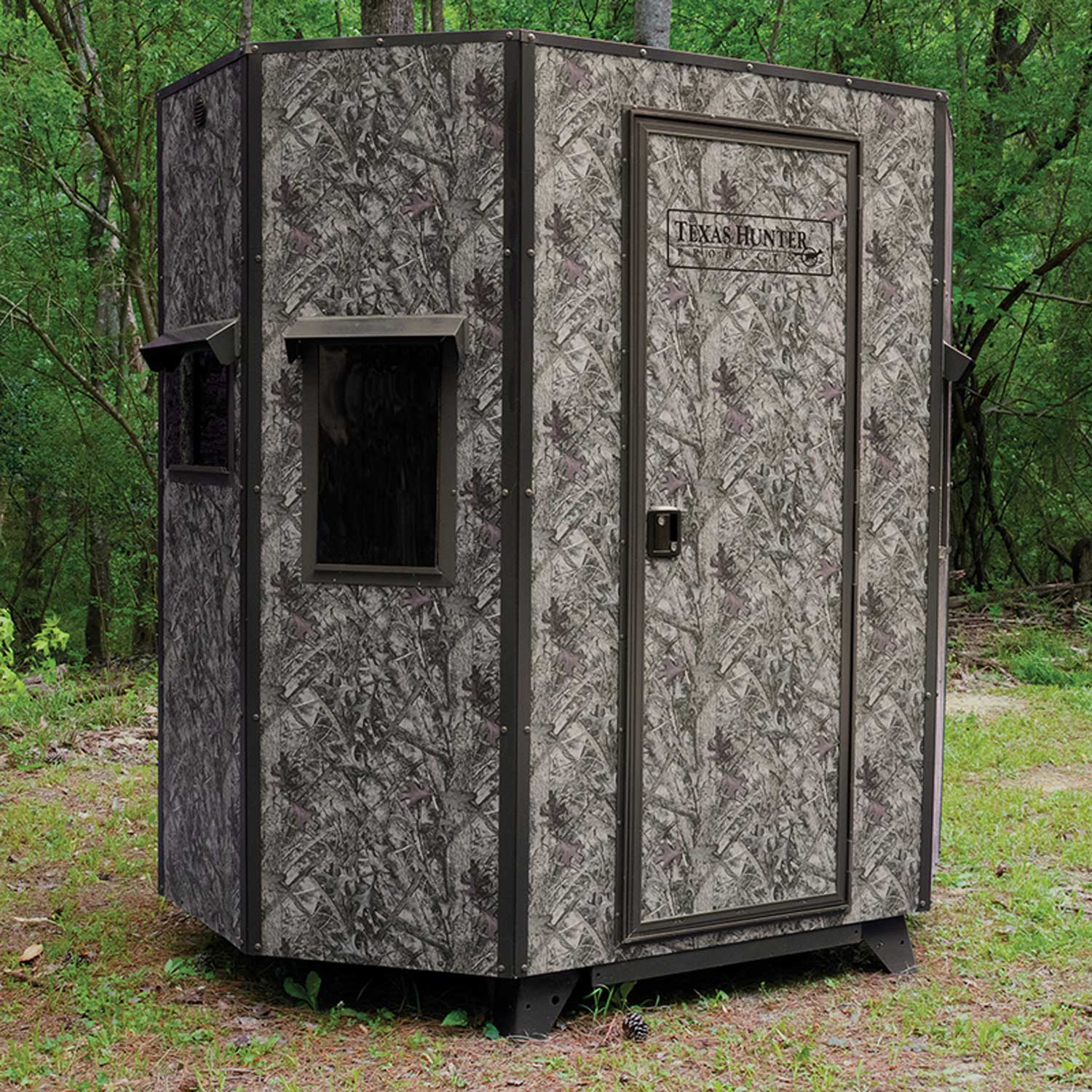Texas Hunter 5' x 7' Wrangler Camo Hunting Blind with Combo Bow/Rifle Windows & Ground Legs - Image 4